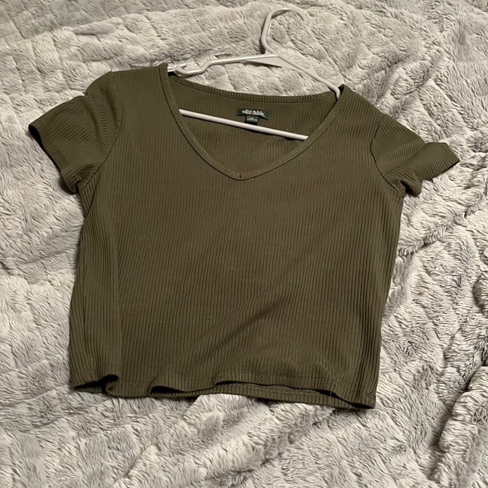 Cropped army green shirt
